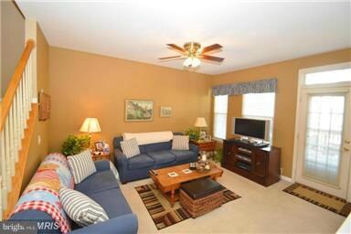 25547 Gwynneth Square, Chantilly, VA 20152 - photo 5