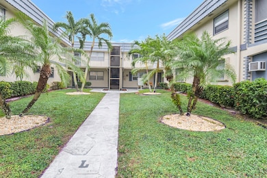 566 Brittany unit L, Delray Beach, FL 33446 - photo 2