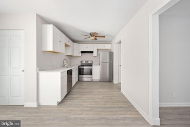 113 Powhatan Ct unit 105, Stafford, VA 22556 - photo 5