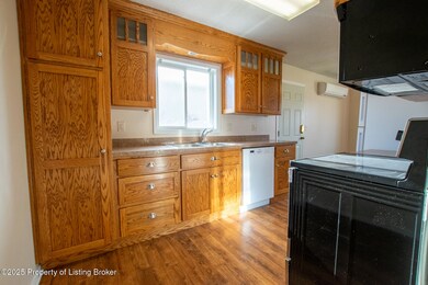 577 2nd Ave SW, Dickinson, ND 58601 - photo 7
