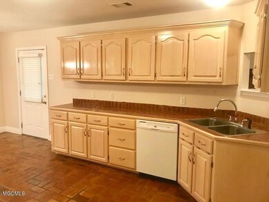 4013 Coventry Dr, Moss Point, MS 39562 - photo 5