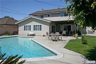 Huge entertainer's backyard with sparkling pool & 