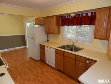 1416 Fairlane Dr, Bettendorf, IA 52722 - photo 6