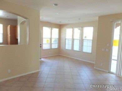 Dinng area oriented between the kitchen and expans