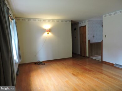 17957 Oak Ridge Dr, Hagerstown, MD 21740 - photo 6