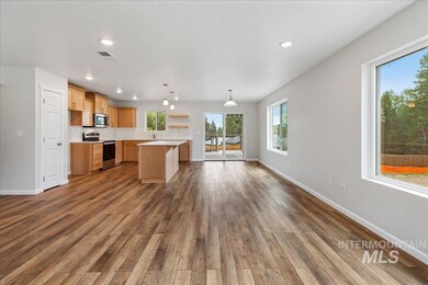 401 Antonette Cir, Cascade, ID 83611 - photo 6