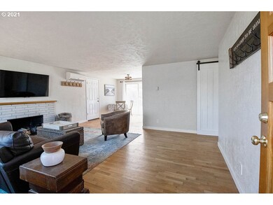 2082 Carmel Ave, Eugene, OR 97401 - photo 3