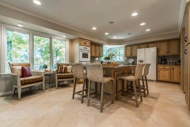 Modern & Spacious!