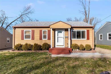 2432 9th Ave SW, Cedar Rapids, IA 52404 - photo 2