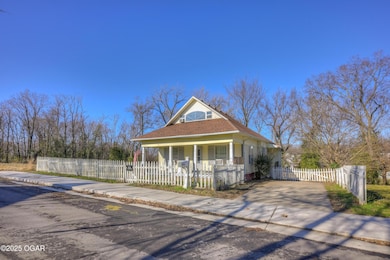 611 E Hill St, Joplin, MO 64801 - photo 4