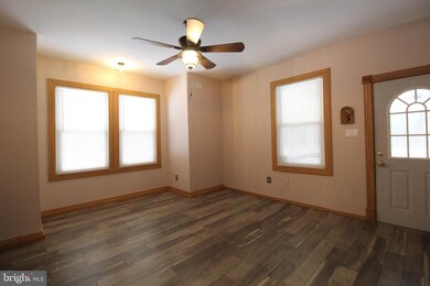 5605 Hawthorne Rd, La Plata, MD 20646 - photo 2