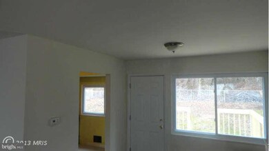 5918 Mustang Dr, Riverdale, MD 20737 - photo 5