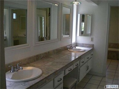Dual Vanity Sink main floor Master bed