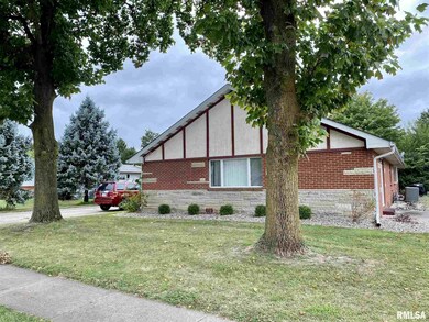 11 Eisenhower Dr, Jacksonville, IL 62650 - photo 2