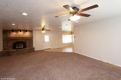02_588S1410W_10001_LivingRoom_HiRes