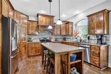 16685 S Lind Rd, Olathe, KS 66062 - photo 7