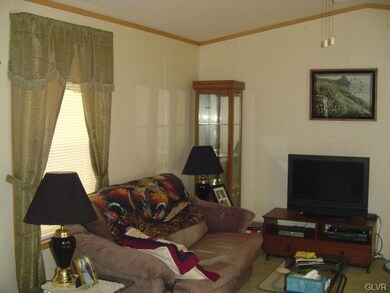 1077 Aspen St, Laurys Station, PA 18059 - photo 5