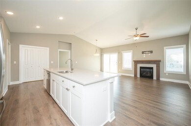 9888 Thorton Dr, Johnston, IA 50131 - photo 5