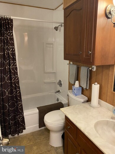 866 Bobwhite Ln, Secane, PA 19018 - photo 6