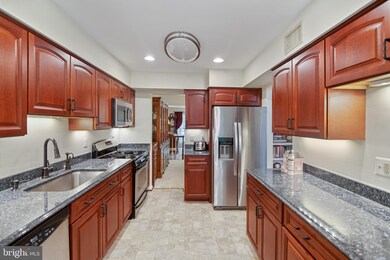 12232 Tildenwood Dr, Rockville, MD 20852 - photo 7