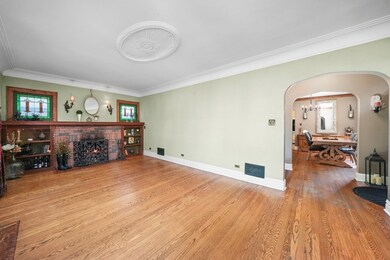 555 S Saylor Ave, Elmhurst, IL 60126 - photo 4