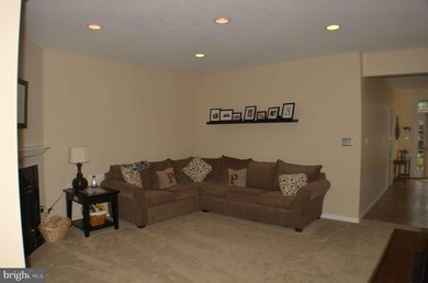 13098 Park Crescent Cir, Herndon, VA 20171 - photo 2