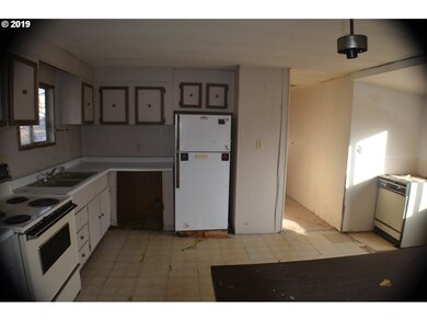 450 Thompson Ave, Mount Vernon, OR 97865 - photo 4