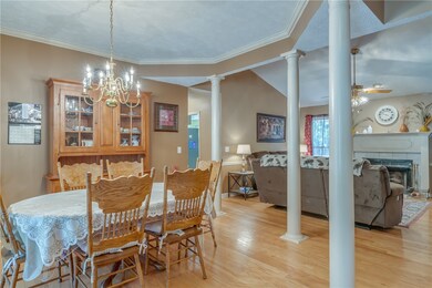 The interior columns give separation for the Dinin