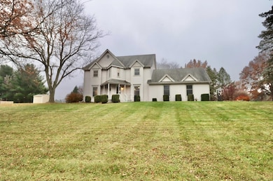 543 Fieldcrest Rd, Belvidere, IL 61008 - photo 2