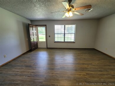 618 S 5th St, Eufaula, OK 74432 - photo 7