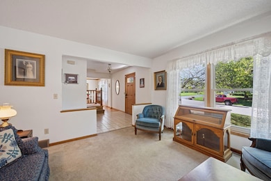 9368 Chesshire Ln N, Maple Grove, MN 55369 - photo 7