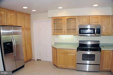 10722 Pheasant Dr, Clarksburg, MD 20871 - photo 7