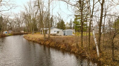 8097 Lakeview Dr, Vernon Township, MI 48617 - photo 4