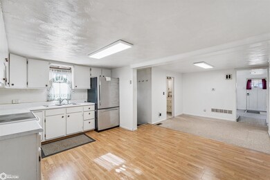 128 Main St, Grinnell, IA 50112 - photo 6