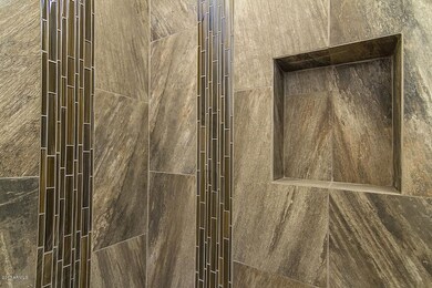 Tile detail in a secondary bathroon 7341