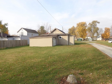 473 Swan St, Huntington, IN 46750 - photo 2