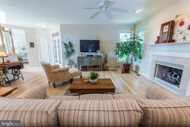 4913 Fox Creek Ct, Chantilly, VA 20151 - photo 7