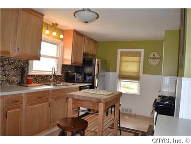 Kitchen Beautifully renovated kitchen with stainle