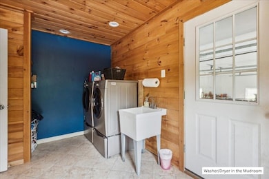 Washer/Dryer in the Mudroom