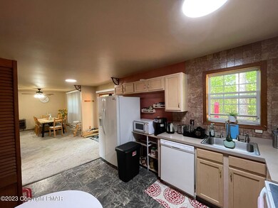 9853 Deerwood Dr, Tobyhanna, PA 18466 - photo 4