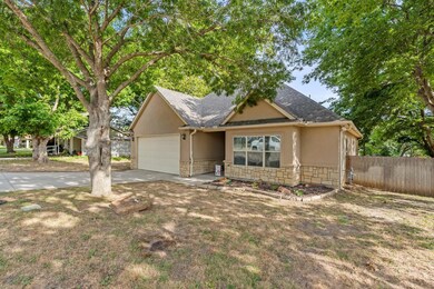 1112 W Ball St, Weatherford, TX 76086 - photo 4