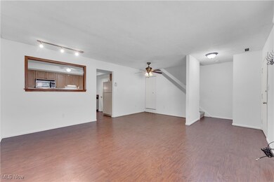 26739 Lake of the Falls Blvd, Olmsted Falls, OH 44138 - photo 4