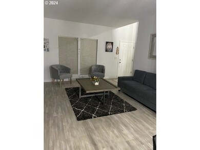 Living Room/Entrance