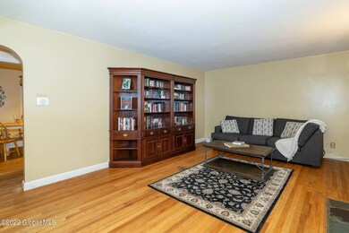 5-web-or-mls-2093Caldicott-5