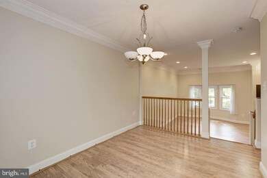 9816 Oakdale Woods Ct, Vienna, VA 22181 - photo 3