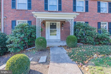 1048 Twin Lakes Dr, Harrisburg, PA 17111 - photo 2