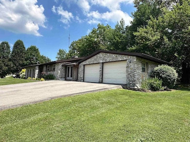 40 Ramey Dr, Mitchell, IN 47446 - photo 2