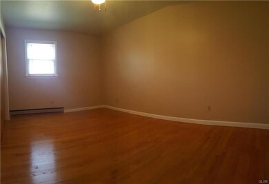 345 Diamond St unit 2S, Slatington, PA 18080 - photo 2