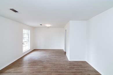 5818 Par Four Dr, Houston, TX 77088 - photo 4