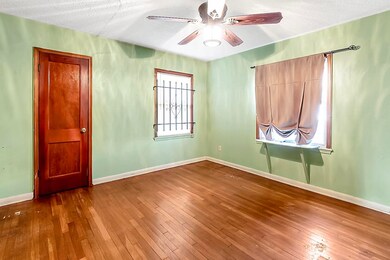 Charming home with a lovely front yard and conveni